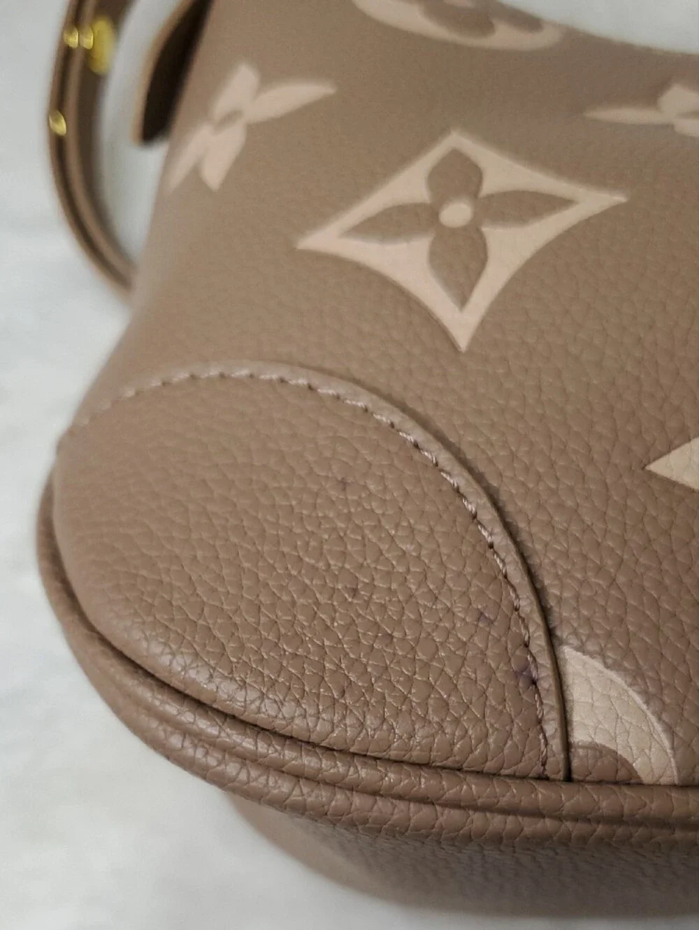 💠LV 💠Taupe Monogram Shoulder Bag with Gold Chain